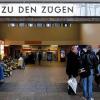 Auf dem Weg zu den Zügen: Im Hauptbahnhof wird am Ende dieses Durchgangs, wo heute noch eine Wand mit Automaten steht, der neue Tunnel zu den Bahngleisen beginnen.