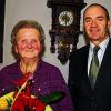 Aktive Seniorin: Retzstadts Bürgermeister Karl Gerhard beglückwünschte Rita Weis zu ihrem 90. Geburtstag.