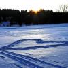 Am Valentinstag formten Fußgänger am Ilmenberg in der Rhön ein Schneeherz. Nicht nur Verliebte lockte es am Donnerstag in die unberührte Natur. Viele nutzten den Ferientag, um zu rodeln, Ski zu fahren oder ihre Langlaufskier durch die Loipen gleiten zu lassen. Seit dem Mittelalter wird in England der Tag der Liebenden begangen. Namensgeber des Tages ist der heilige Valentin.