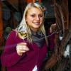 Wein als Leidenschaft: Julia Dürr aus Bullenheim ist eine der Kandidatinnen für das Amt der Fränkischen Weinkönigin.