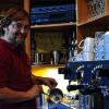 Ein Kompliment als schönste Belohnung: Seit vier Jahren bedient Markus Beck die Gäste im Café Perspektive.