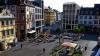 Neue Ansichten: Die geplante Umgestaltung am oberen Markt mit Bänken und gläsernem Aufzug am Häckerbrunnen vor dem geplanten Geschäftshaus.