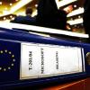 Lektion von der EU: Der Softwarekonzern Microsoft muss wegen unfairerGeschäftspraktiken 561 Millionen Euro Geldbuße zahlen.