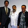 Treue: Geschäftsführer Jochen Bocklet (links) und Betriebsratsvorsitzender Helmut Bühner (rechts) gratulierten Friedhelm Kunick zum 40-JährigenFoto: Rhön-Klinikum