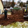 Das neue Großprojekt im Reyersbacher Kindergarten: Die Erdarbeiten zur Erweiterung des Spielplatzes sind bereits ausgeführt worden. Bald sollen Kletterhaus und Wasserspielgerät aufgebaut werden.