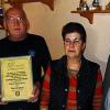 Beförderung: Horst Dietz war 32 Jahre lang Kassier des Feuerwehrvereins Hellingen. Grund genug, ihn zum Ehrenmitglied zu ernennen. Im Bild (von links) Kommandant Rudolf Gutjahr, Horst Dietz, Ehefrau Monika Dietz, Vorsitzender Willi Hölzer.