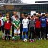 (mp)   Im Rahmen ihres diesjährigen Teamwochenendes wurden die U-15-Juniorenfußballer der JFG Franken 07 (bestehend aus den Vereinen SG Hettstadt, SV Greußenheim und TSG Waldbüttelbrunn) vom aktuellen U-16-Nationaltrainer Christian Wück in einer Trainingseinheit in Theorie und Praxis geschult. Wück, der aus Gänheim stammt, kam dafür nach Rappershausen nahe Mellrichstadt. Unser Bild zeigt die JFG-Kicker mit dem Bundestrainer: (von links) Monty Berente, Timo Raith, Philipp Waidt, Matteo Dürrnagel, Lukas Westermaier, Lenny Weidner, Marvin Kuhn, U-16-Nationaltrainer Christian Wück, Lenard Schmitt, Philip Baz, Pascal Jörg, Kevin Grötsch, Thomas Dengel, Maximilian Holder, Fabian Berr, Mariano Schmitt, Michael Wörner, Jannik Röhr, Trainer Andreas Berr sowie Trainer Willi Sauruck-Böhm.