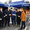 Stecker rein: Der Remlinger Windpark ging offiziell am Montagnachmittag in Betrieb. Von links: Peter Birkner, Technikvorstand, und Constantin Alsheimer, Vorstandsvorsitzender der Mainova AG, Fritz Emmerich stellvertretender Bürgermeister von Remlingen, Staatssekretär Gerhard Eck vom Bayerischen Innenministerium und Matthias Bockhold, Vorstand des Projektentwicklers ABO Wind AG.