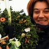Frühling? Schön wär's: Wie Maria Müller (Priesendorf) hatten die Besucher des Frühlingsmarktes in Hofheim mit eiskaltem Wind zu kämpfen.