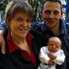 Nico heißt der neue Lebensmittelpunkt von Sandra (26) und Christian Kaiser (32) aus Bad Neustadt. Am 13. Februar erblickte er mit einem Gewicht von 2890 Gramm und einer Größe von 48 Zentimetern knapp vier Wochen früher als erwartet in der Kreisklinik Bad Neustadt das Licht der Welt. Marga und Jürgen Wenke aus Sondheim/Rhön wurden zum ersten Mal Oma und Opa. Irene und Karl Kaiser aus Hohenroth freuen sich über ihr drittes Enkelkind.