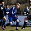 Na, wo ist der Ball? Der Maßbacher Lukas Müller (Mitte) hat noch am ehesten den Durchblick, der Rothausener Dominik Wagner wirkt etwas unsortiert.