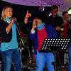 Erfolg: Zum Benefizkonzert zugunsten des Buchbrunner Dorfladens hatten die Geometer eingeladen – und es wurde ein großer Erfolg. Nach der lokalen Rockformation AMP heizten Allstars (im Bild) den Besuchern ein.