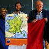 Frankreich im Herzen: Unser Bild zeigt von links Elternbeiratsvorsitzenden Hans Giglhuber, Französischlehrerin Julia Schaub, France-Mobil-Referent Jean-Rémi Herz, Schulleiter Peter Lukes und Französischlehrerin Julia Bühner.