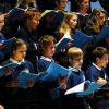 (rtg)   Am Sonntag, 28. April um 17 Uhr werden der Jugendchor der Würzburger Kantorei und der Kammerchor Heiligkreuz/St. Elisabeth die berühmte Paukenmesse von Joseph Haydn in der Pfarrkirche Heiligkreuz aufführen. Eindrucksvolle Paukensoli gaben der Messe ihren volkstümlichen Namen. Haydn komponierte das Werk zu einer Zeit, in der die Invasion Österreichs durch Napoleon bevorstand. Dekanatskantorin Anke Willwohl freut sich, dass Schüler und Studenten in Chor- und Orchester die Interpretation des Werkes unterstützen: „Die Musik ist sehr lebendig, voll Farbe und Ausdruck“, betont die Kantorin. „Sie zeigt das sinfonische Können des Komponisten in ihrer Vielfalt und und meisterhaften Form." Gesangssolisten sind Andrea Kiesel (München, Sopran), Hiroe Ito (Alt), Ivan Danchev (Tenor) und Sven Fürst (Bass). Karten zu 15 bzw. 12 Euro sind im Falkenhaus am Marktpltz (Tel. 09 31 – 37 23 98), im Pfarrbüro Heiligkreuz (Tel. 09 31 – 4 19 97 11) sowie an der Abendkasse erhältlich.