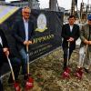 Startsignal für neue Sektkellerei: Oppmann-Vorstand Albert Friedrich (von links), Architekt Jens Geisendörfer sowie von der Baufirma Uhl Prokurist Matthias Herrmann und Geschäftsführer Heribert Schneider.