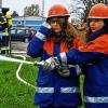 Alles im Griff: Während die meisten Kitzinger noch in den Federn lagen, trafen sich 77 Mitglieder der Feuerwehren aus Kitzingen, Hohenfeld, Hoheim, Repperndorf und Sickershausen am Schützenhaus in Hohenfeld zur jährlichen Stadtteilübung.