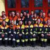 Ausbildung geschafft: Kreisbrandinspektor Thomas Graumann (vierter von links) und seine Ausbilderkollegen gratulierten den erfolgreichen Absolventen des Truppführerlehrgangs in Mellrichstadt.