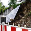 Einsturzgefahr: Zwischen 300 und 500 Jahre alt ist die Mauer des alten Friedhofes in Mainstockheim. Vor einigen Wochen ist ein Teil davon eingestürzt und die Steine haben einige Gräber beschädigt. Jetzt soll die Mauer Zug um Zug saniert werden.