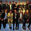 14 Winzer von Frank & Frei: sitzend von links: Rainer Sauer (Escherndorf), Ludwig Knoll (Würzburg), Klaus-Peter Heigel (Zeil am Main), Artur Steinmann (Sommerhausen), Klaus Giegerich (Großwallstadt), Rudolf May (Retzstadt) und Gerhard Stich (Bürgstadt); hinten von links: Winfried Luckert (Sulzfeld), Frieder Burrlein (Mainstockheim), Max Markert (Eibelstadt), Ralf Baldauf (Ramsthal), Andrea Flammersberger (Weingut Römmert, Volkach), Jochen Meintzinger (Frickenhausen), Horst Sauer (Escherndorf), Walter Ehrhard (Volkach) und Michael Fröhlich (Escherndorf).