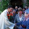 Viele persönliche Glückwünsche: Die bekam Pfarrer Andreas Krefft nach dem Gottesdienst anlässliches seines silbernen Priesterjubiläums.