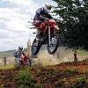 Spektakulär: Sicher gibt es auch beim Mofa/Moped Cross 2013 in Esselbach solche artistischen Einlagen zu sehen wie im Vorjahr.