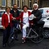 Neu im Stadtbild: Krankenschwester Monika Beierschoder wird künftig mit dem E-Bike durch die Altstadt fahren. Im Bild (von links): Anneliese Deschner (Teamleiterin Sozialstation Ochsenfurt), Edgar Günzel (Fahrradhandel), Monika Beierschoder (Krankenschwester) und Peter Wesselowsky (Vorsitzender BRK, KV Würzburg).
