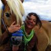 Ein Herz und eine Seele: Christine Kaufmann und ihr Therapiepferd, der Haflinger „Makay“.