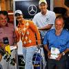 (faf)   Ernst Schraud vom Golfclub Würzburg hat die Bruttowertung des hiesigen Golfturniers um den „Mercedes-Benz After Work Cup“ – einer deutschlandweit ausgetragenen 9-Loch-Turnierserie – gewonnen. Unser Bild von der Siegerehrung zeigt (von links) Christian Hupp (Netto-Zweiter), Ernst Schraud (Bruttosieger), die Pappfiguren der Turnierbotschafter Caroline Masson und Marcel Siem, Gerald Mester (Nettosieger), Robert Großkopf (Manager Golfclub Würzburg), Christian Polik (Netto-Dritter).