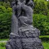 Denkmal an der Landesgrenze: Zwischen Jossa und Obersinn, fast unmittelbar an der hessisch-bayerischen Landesgrenze an der Staatsstraße, erinnert ein monumentales Denkmal an das Wirken des wohl größten Sohn Obersinns, des Pädagogen und Schriftstellers Leo Weismantel. Am 30. August 1964, 17 Tage vor seinem Tod errichtet, stellt das Denkmal eine Szene aus der Sage Weismantels „Das Schloss in der Sünfte“ dar. Darin versinken drei hartherzige Burgfräulein mitsamt ihrem Schloss im tiefen Sumpf.