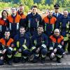 /(mrl)  In einer gemeinsamen Gruppe der Feuerwehr Rechtenbach und Krommenthal stellten sich am Freitagabend neun Aktive der Leistungsprüfung mit Atemschutz und bestanden diese mit Bravour. Dies teilt die Feuerwehr Rechtenbach mit. Bei der Prüfung muss ein Löschangriff mit zwei C-Rohren vorgetragen werden. Je nach abzulegender Stufe werden verschiedene Zusatzaufgaben gestellt. Den wachen Augen der Schiedsrichter – Kreisbrandmeister Edgar Karl (Neuhütten), Andreas Wenisch (Partenstein) und dem Leiter der Werkfeuerwehr Gerresheimer Lohr, Bernhard Burk (Lohr) – entgingen keine Fehler. „Der Tag der Abnahme ist nur die Kür; das Wichtige ist das gemeinsame Üben, das Fahrzeug und die Geräte zu kennen und die Kameradschaft zu pflegen“, sagte Kreisbrandmeister Edgar Karl. Besonders freute sich Karl, dass sich zwei Gemeinden zusammengefunden haben, die Prüfung gemeinsam abzulegen. Auch Bürgermeister Andreas Frech überzeugte sich von der Leistungsfähigkeit beider Wehren und stellte fest, dass die Abläufe immer einfach aussehen, aber viel Übung dahinter steckt. Das Leistungsabzeichen erhielten aus Rechtenbach: Andreas Väthjunker, Stefan Rek (alle Stufe Bronze), Stefan Durchholz (Gold) und Klaus Hartmann (Gold-Blau). Aus Krommenthal waren Florian Stenger, Mario Schönfeldt, Carolin Begley, Jan Brehmen (alle Bronze) und Georg Grübel (Gold-Blau) mit dabei. Als Auffüller stellte sich dankenswerterweise Steffen Karl zur Verfügung.