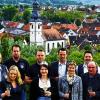 Interessengemeinschaft: Evelyn Kräutlein, Weinprinzessin Isabel Witt, Barbara Langer, Leonhard Rabenstein, Rainer Dappert (vorne von links), Gerd Pfau, Florian Beer, Martin Fink, Martin Köhler und Christian Kehrer (hinten von links) freuen sich auf die Gäste.