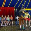 Üben für den großen Auftritt: Zirkuspädagoge Hagi Blickle probt mit behinderten und nichtbehinderte Kinder im Zirkus Mumm die Nummer am Hochseil für die beiden Auftritte am Freitag um 19 Uhr und am Samstag um 14 Uhr.