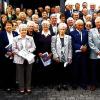 (pia)   An der von Pfarrer Carsten Friedel gestalteten Konfirmationserinnerungsfeier in Geroda nahmen 66 Ehemalige teil: 13 Silber-Konfirmanden der Jahrgänge 1987/88, 19 Gold-Jubilare der Jahrgänge 1962/63, 26 Diamant-Konfirmanden der Jahrgänge 1952/53 und acht Gnaden-Konfirmanden der Jahrgänge 1942/43. Sie alle erneuerten ihr Konfirmationsversprechen und empfingen für ihren weitern Lebensweg den Segen Gottes. Musikalisch gestaltet wurde der Gottesdienst vom Gospelchor „Lift your voice“ unter der Leitung von Christel Hentschel. Am Nachmittag trafen sich die Jubiläumskonfirmanden zum geselligen Beisammensein im Gemeindehaus.