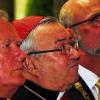 Lauschte erst dem Kurorchester, bevor er sprach: Kardinal Lehmann zwischen Bischof Friedhelm Hofmann und OB Kay Blankenburg.