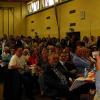 Jubelfeier: Bürgermeister Elmar Henke (rechts) begrüßt die Gäste zum Bürgerempfang in der Sommeracher Schulturnhalle.