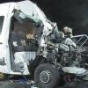 In der Nacht zum Mittwoch wurde eine Frau getötet, als ein Sprinter auf einen Lkw auffuhr.