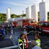 Explosion im Gaslager: 77 Einsatzkräfte der Feuerwehren Marktbreit, Marktsteft, Gnodstadt, Obernbreit und Segnitz sowie des BRK übten am Mittwochabend am Gaslager der Firma TEGA am Spitzwasen in Marktbreit den Ernstfall.