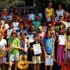Die ersten Prüfungen: Die erfolgreichen Schüler der Musikschule Volkacher Mainschleife freuten sich über ihre Urkunden, die sie nach den Junior-Prüfungen bekamen. Im Bild: Die jungen Musiker mit Bürgermeister Peter Kornell (links).