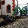 Ein guter Name in der Baubranche: Die Karlstadter Firma Ehrenfels war nicht nur alteingesessen, sondern galt als zuverlässiger und erfahrener Auftragnehmer. Das Markenzeichen der Firma waren die grasgrün lackierten Fahrzeuge (hier im Einsatz an der Polizei in Karlstadt).