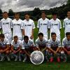 (frak) Die U-17-Fußballer der Spielgemeinschaft des TSV Güntersleben und des ASV Rimpar sind Meister der Kreisliga Würzburg und steigen in die Bezirksoberliga auf. Am Erfolg waren beteiligt: (hinten von links) Trainer Norbert Kleindienst, Trainer Bernhard Hartmann, Trainer Peter Kuchinka, Tim Schuhmann, Julian Kuchinka, Lukas Schelbert, Maximilian Beck, Andreas Kütt, Janis Schömig, Jens Guckenberger, Philipp Schwerdtfeger, Trainer Roland Schwerdtfeger, (vorne von links) David Keupp, Fabian Hartmann, Bastian Beck, Lion Issing, Deepak Metha, Johannes Troll, Fabio Römeis, David Koska, Marco Hart, Lukas Kleindienst. Es fehlen: Tobias Hammerschmidt und Arthur Kolesnikov.