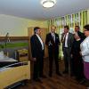 Im neuen Hospiz: (von links) Caritas-Vorsitzender Clemens Bieber und Oberpflegamtsdirektor Walter Herberth im Gespräch mit Schwester Rita-Maria Käß und Schirmherrin Barbara Stamm.