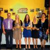 Abschlussfeier an der Mittelschule Bischofsheim: Ausgezeichnet wurden die drei Besten Schülerinnen. Das Bild zeigt (von links): Schulleiter Rüdiger Bader, Klassenlehrer Jürgen Seidenzahl, Ramona Zimmermann, Lena Göbl, Vanessa Bauer, Klassenlehrerin Brigitte Lochmüller und die stellvertretende Schulleiterin Eva-Maria Werner.