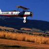 Fantastisches Panorama am Katzenrod: Der Doppeldecker Focke-Wulf 44 Stieglitz bei der „Top Gun Germany“ im langsamen Überflug.