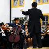 Festlicher Rahmen: Rund 50 junge Musiker aus aller Welt – als Solist spielte Alexander Spreng am Cello – kamen am Sonntag mit ihrem Leiter Dorian Keilhack in den Schlosshof zu Wiesentheid.