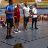 Unterricht mal anders: Sportlehrer Andreas Glas von der Realschule Marktheidenfeld (Zweiter von links), Hartmut Väth vom SV Erlenbach und Basketball-Profi Maurice Stuckey (rechts daneben) von den s.Oliver Baskets Würzburg.