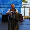 Volksmusikfamilie: Einen schönen Kontrapunkt setzten De 3 Andern mit Gitarre, Quetschn, Kontrabass und Gesang.