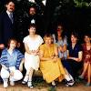 Die Anfänge und der Abschied: Das Bild aus der Zeit Anfang der 80er Jahre (Foto unten) zeigt das damalige Team der Sprachheilschule Gerolzhofen mit (hinten von links) Jochen Kalisch und Reinhard Dümler sowie (vordere Reihe) Lehrerin Karin Haymann und den Erzieherinnen Evi Brehm (jetzt Markert), Christa Joos (Steinwand), Inge Barthelme, Gabi Berchtold und Birgit Neufeld. Auf dem Bild oben: Reinhard Dümler (links) und Jochen Kalisch (rechts), wie sie jetzt ihre aktive Laufbahn als Sprachförderlehrer beendet haben.