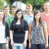 (pm)   Sechs junge Leute freuen sich mit ihren Ausbildern über den erfolgreichen Abschluss ihrer Lehre bei der Überlandwerk Rhön GmbH. Als ausgelernte Elektroniker für Betriebstechnik wurden befristet übernommen (zweite Reihe Mitte von links): Christopher Roßhirt, Dominik Dietrich und Markus Lehnert. Als Industrie- bzw. Bürokauffrauen haben erfolgreich abgeschlossen (vorne von links): Anna-Lena Dietz, Anna Köller und Julia Braun. Auch diese drei setzen ihre Karriere beim Überlandwerk fort. Mit ihnen freuen sich ihre Ausbilder (hinten von links): Peter Omert, Diane Schmitt, Andreas Hartung und Manfred Kaiser (Ausbildung gewerblich). Auch im neuen Ausbildungsjahr gibt der kommunale Energieversorger wieder acht jungen Leuten die Chance auf eine qualifizierte Ausbildung, teilt das Überlandwerk mit.