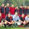 (swt)   Die U19-Juniorenfußballer der SG Dittelbrunn (in Spielgemeinschaft mit der FT Schweinfurt) holten sich in der Gruppe 1 souverän den Meistertitel und steigen in die Kreisliga auf. Bereits fünf Spiele vor Rundenschluss stand die Mannschaft als Meister fest und hatte am Ende mit zwölf Punkten Vorsprung die meisten Siege, die wenigstens Niederlagen und nur ein Unentschieden. Im Bild die erfolgreiche Mannschaft mit hinten (von links) Jan Eisenkolb, Betreuer Leo Eisenkolb, Nico Vogel, Hannes Grätz, Seim Thomas, Trainer Thomas Igelsbacher, Marcel Pörtner, Maximilian Walter, Julian Shanbhag, Christos Karampatzis, Maximilian Schuler sowie vorne Sebastian Witt, Mats Igelsbacher, Benedikt Wegert, Michel Herbst, David Burlein, Vincent Schewe, Nicolai Hartmann. Es fehlen Jan Bartsch, Christoph Schierling, Daniel Schmitt, Nico Siegmund, Yannick Sprenger und Fabian Voit.