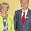 Rosemarie Bamberger ist nach 41 Jahren im Dienste der Sparkasse Mainbernheim in den Ruhestand verabschiedet worden. Stellvertretender Vorstandsvorsitzender Hermann Hadwiger (im Bild) dankte der treuen Mitarbeiterin